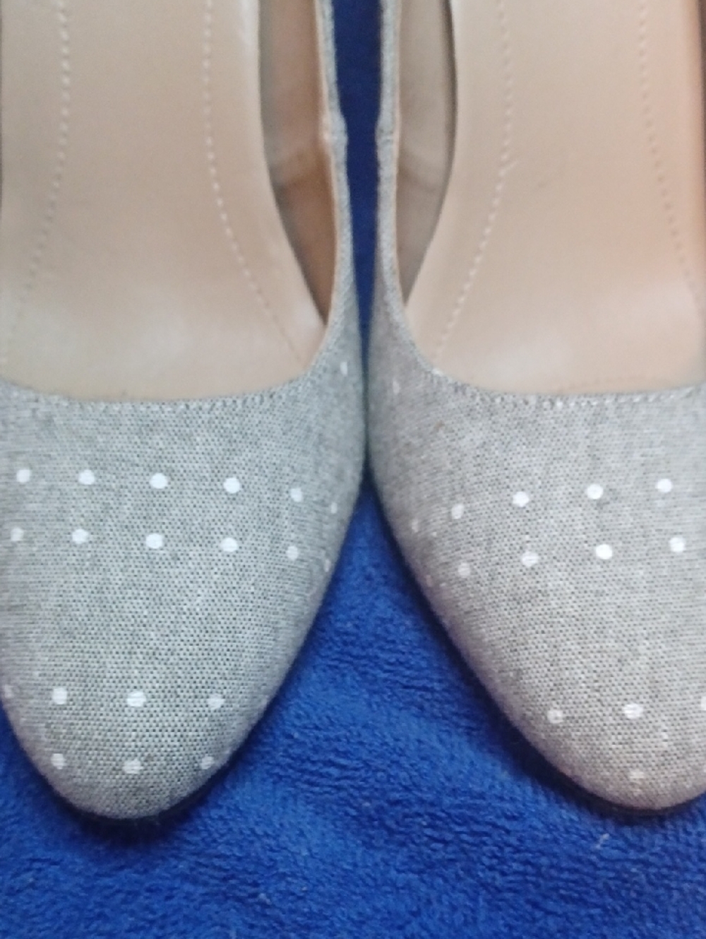 Kelly & Katie Silver Gray Polka Dot Pumps - Picture 7 of 8